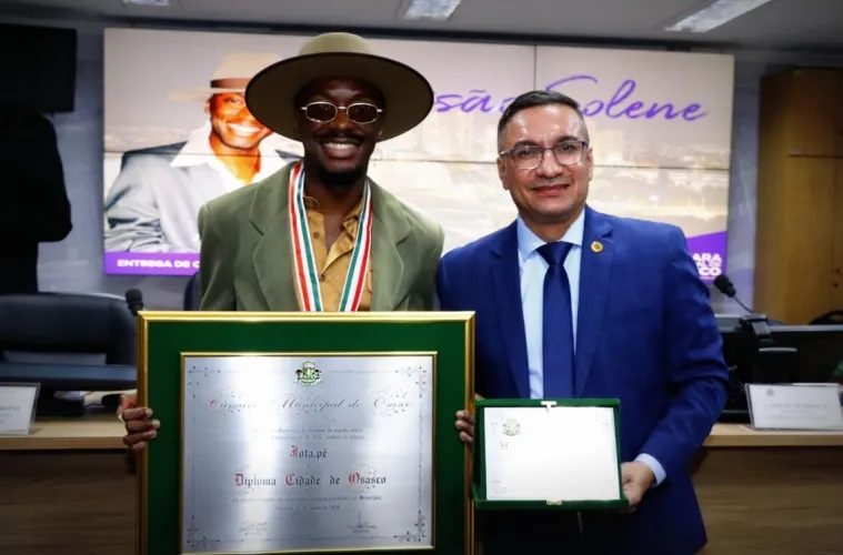 Vencedor do Grammy Latino, Jota.pê recebe tripla honraria da Câmara Municipal